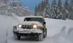 Offroad Snow Jeep Passenger Mountain Uphill Drivin image